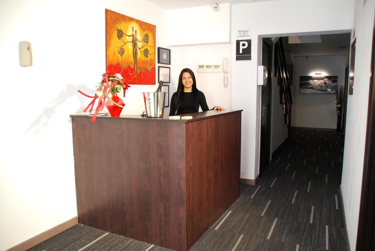 Casita Amarilla Love hotel Barcellona