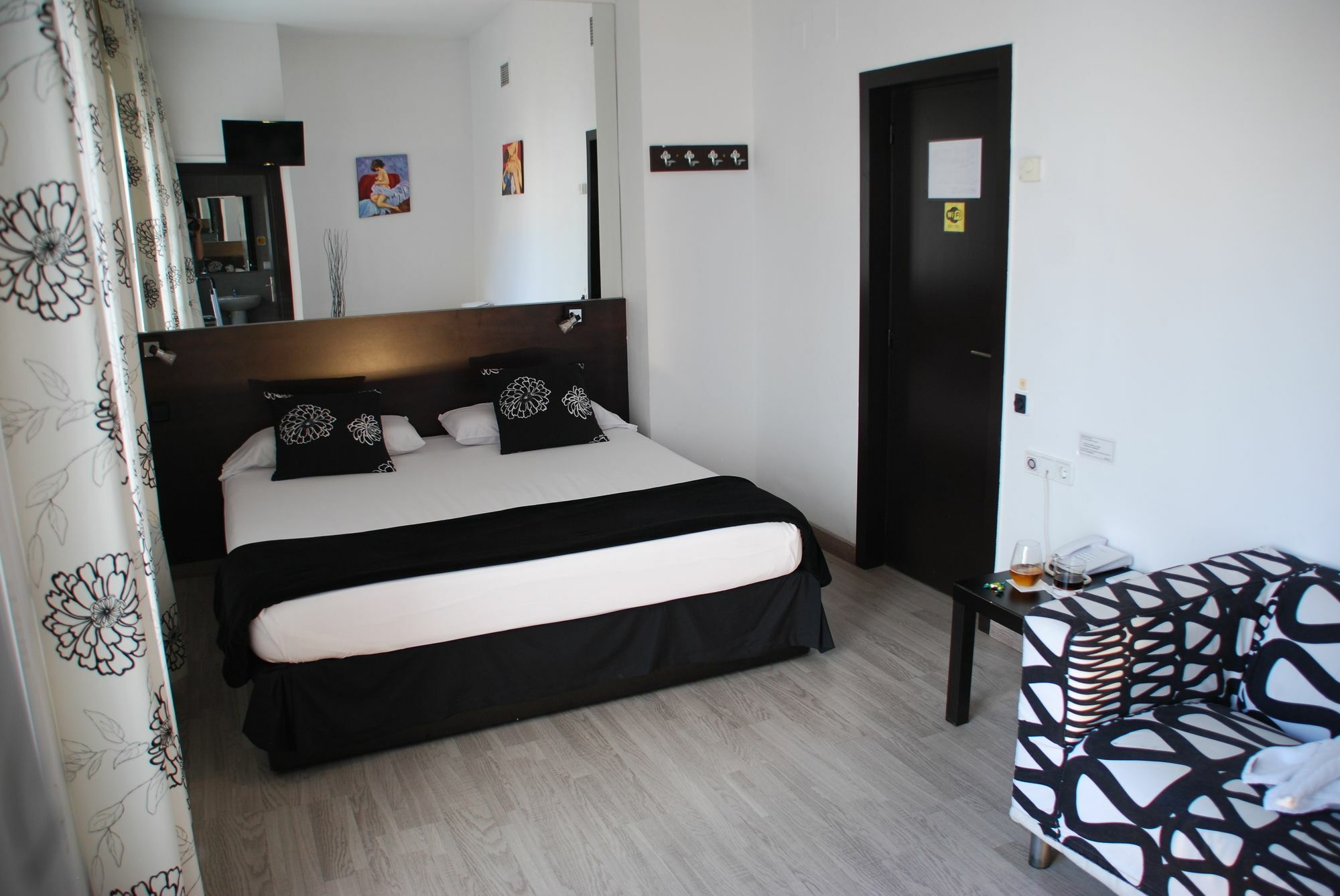 Love hotel Casita Amarilla Barcellona